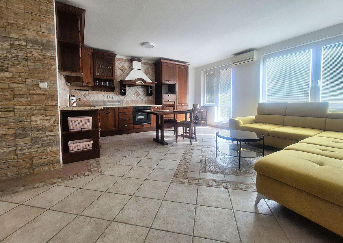 NA PRENÁJOM veľkometrážny 2-iz. byt (80m2) v meste Bratislava-Ružinov