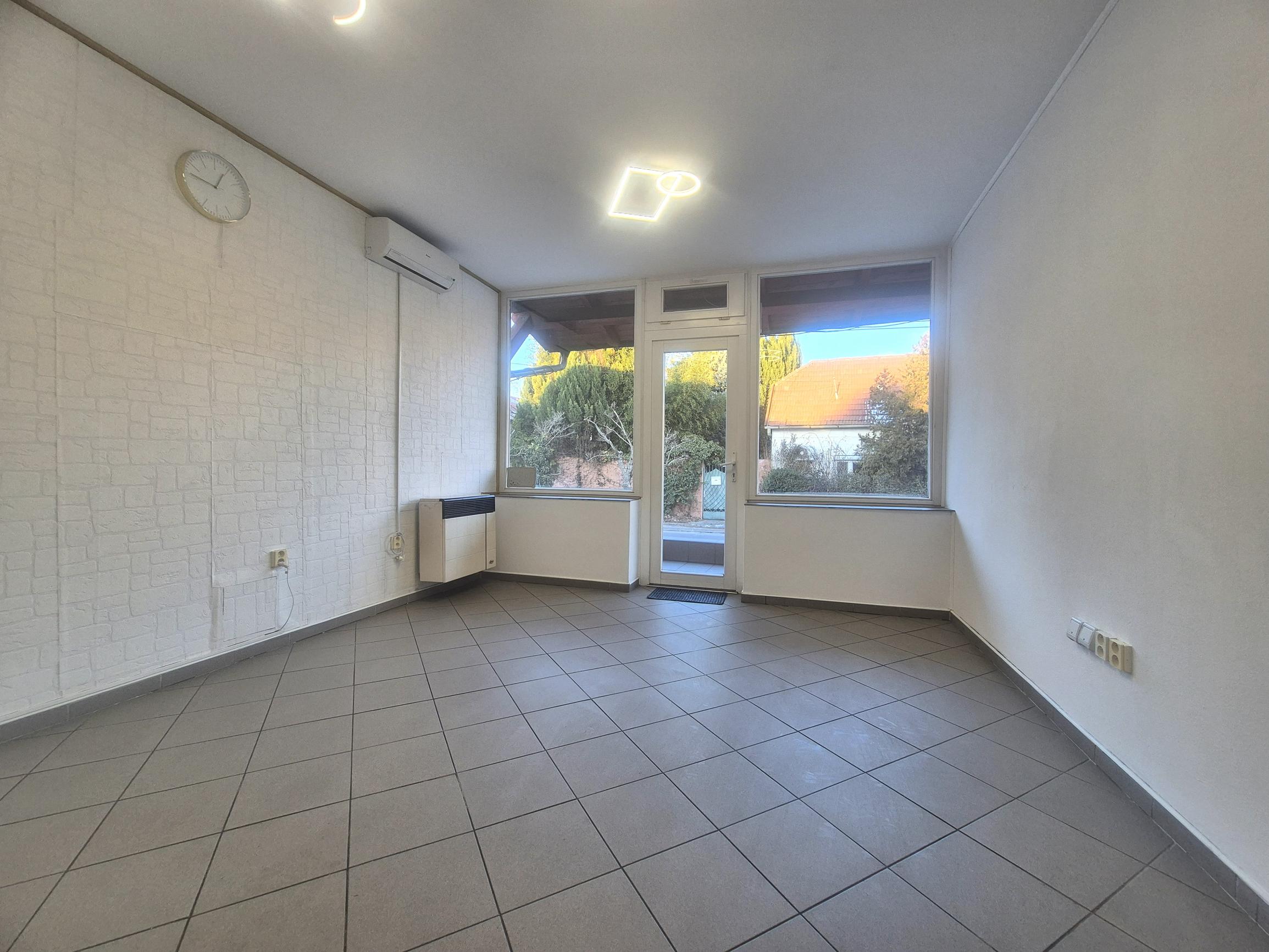 NA PRENÁJOM 24m² kancelársky/obchodný priestor v Podunajských Biskupiciach