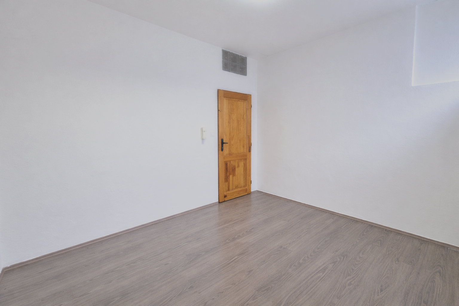 NA PRENÁJOM  priestor 24m2  v centre mesta Šamorín