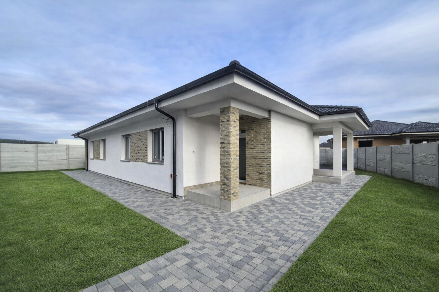 ZNÍŽENÁ CENA! NA PREDAJ - Novostavba 4-iz. dvojdom vo vyhľadávanej lokalite Florida Villa Park, Dunajská Streda