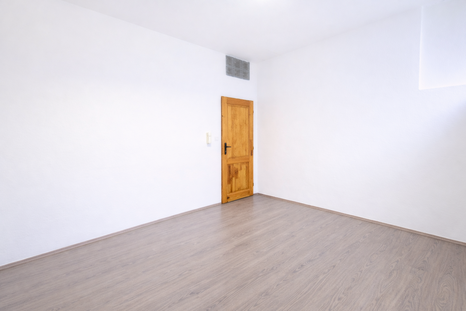 NA PRENÁJOM  priestor 24m2  v centre mesta Šamorín