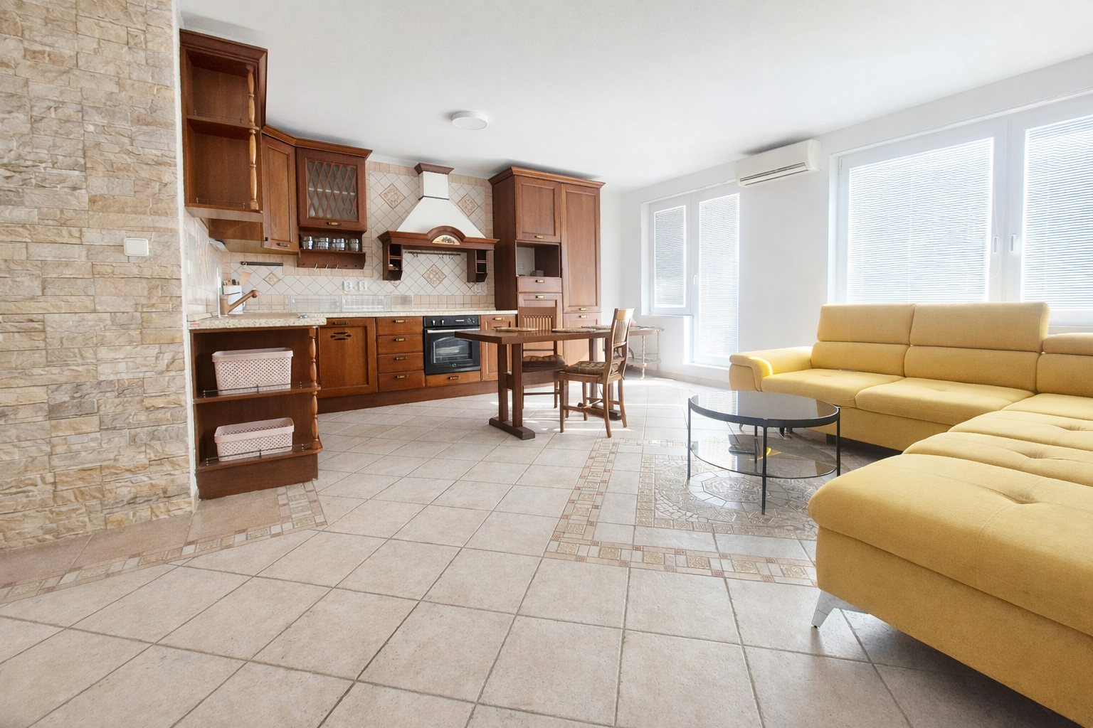 NA PREDAJ priestranný 2-izbový byt (86 m²) s loggiou (2 m²) v modernej tehlovej novostavbe v mestskej časti Ružinov – Trnávka, Bratislava