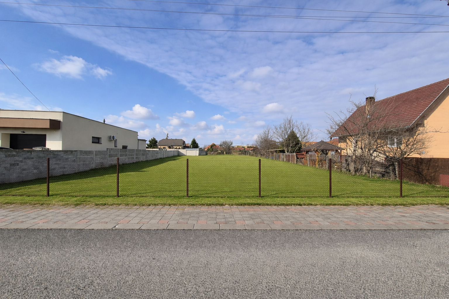 NA PREDAJ stavebný pozemok 883 m² – Dolný Bar, okres DS