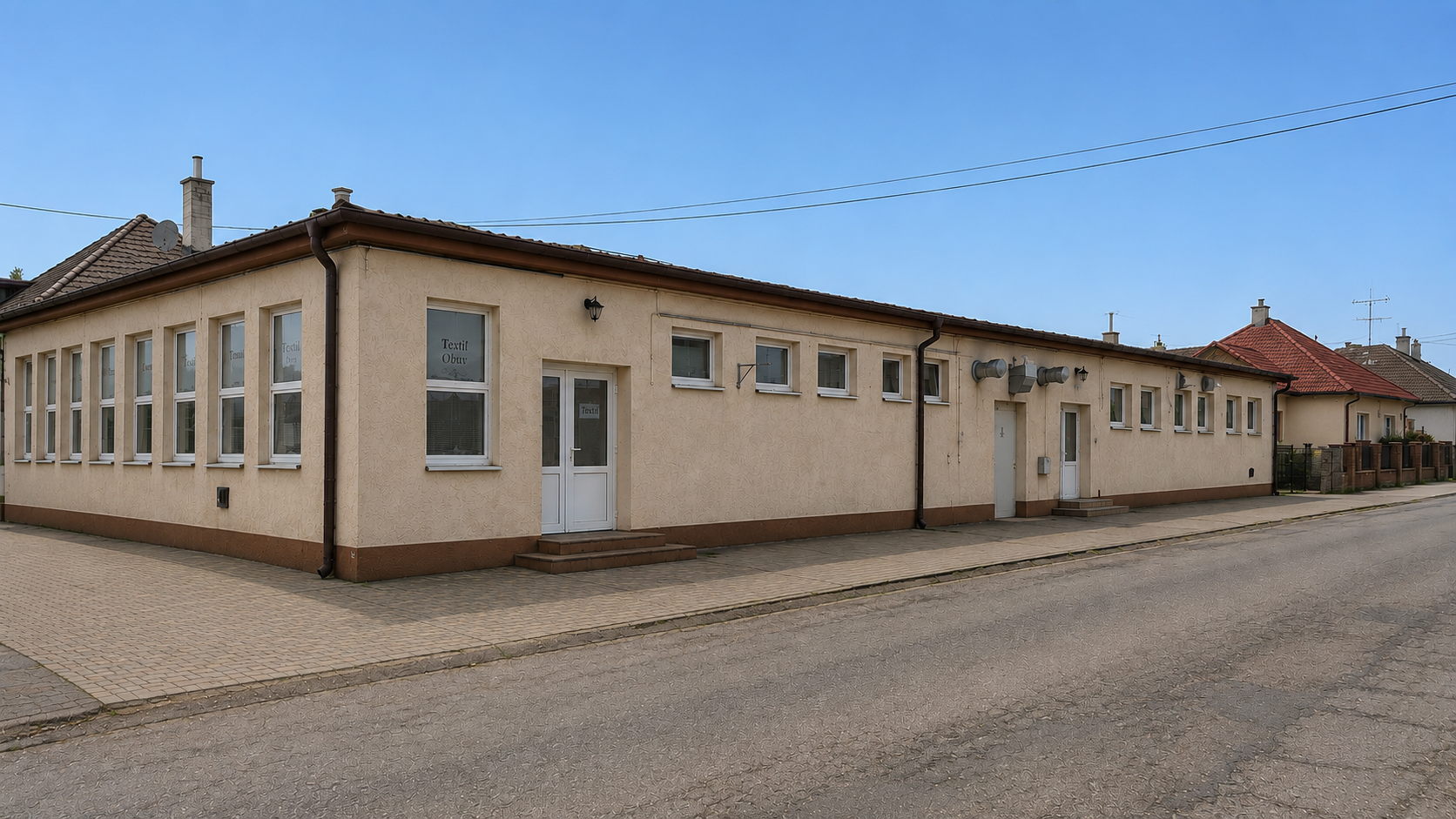INVESTIČNÁ PRÍLEŽITOSŤ ! Komerčný objekt 458 m² s pozemkom 781 m² a projektom prestavby v meste Gabčíkovo