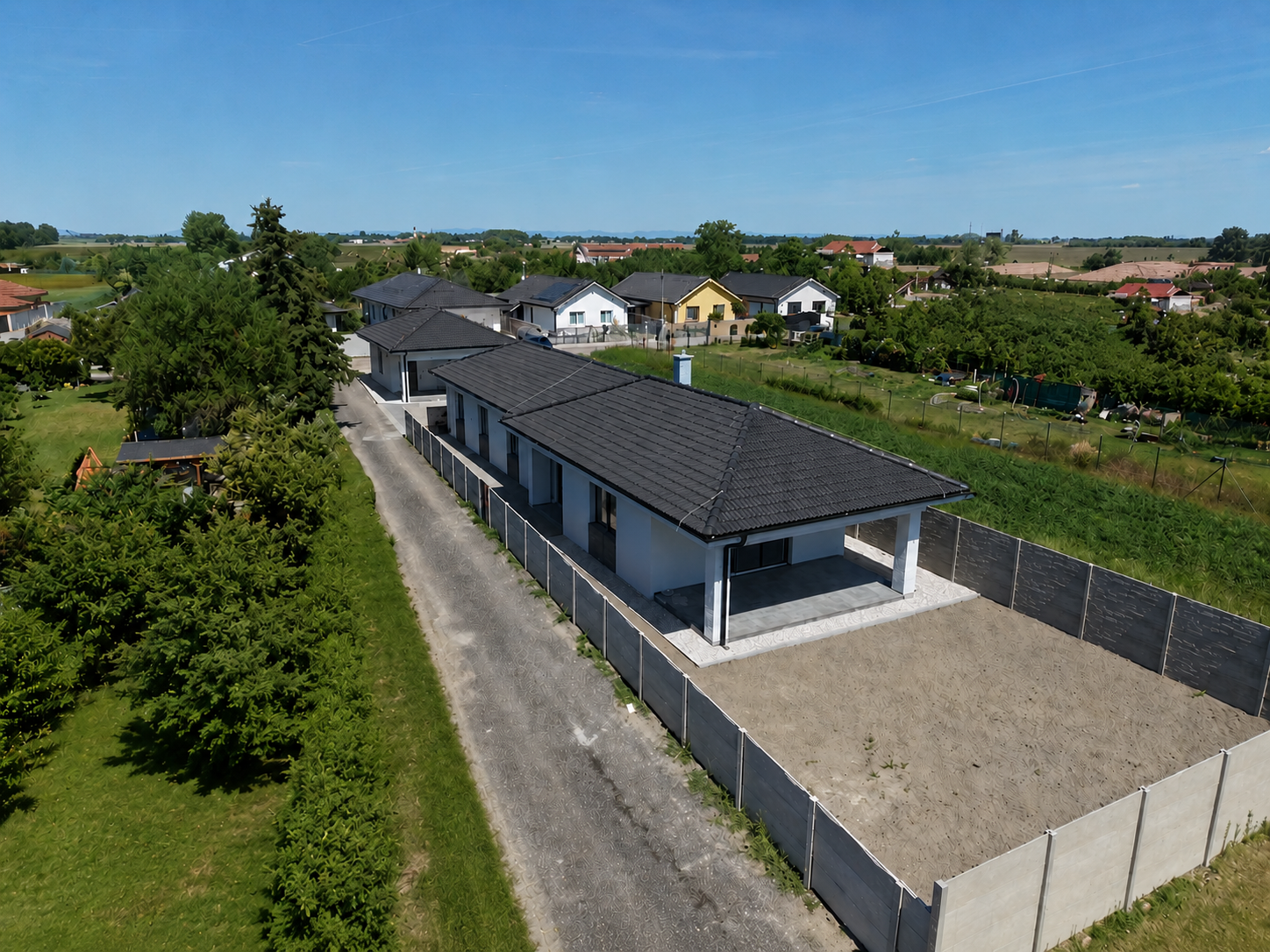 Na PREDAJ moderný 4-izbový rodinný dom s garážou a krytou terasou – novostavba Kyselica
