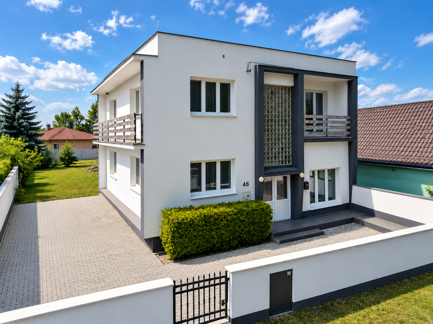 NA PREDAJ priestranný 6-izbový DOM 195 m² / bývanie aj podnikanie v obci Veľké Dvorníky, okres Dunajská Streda
